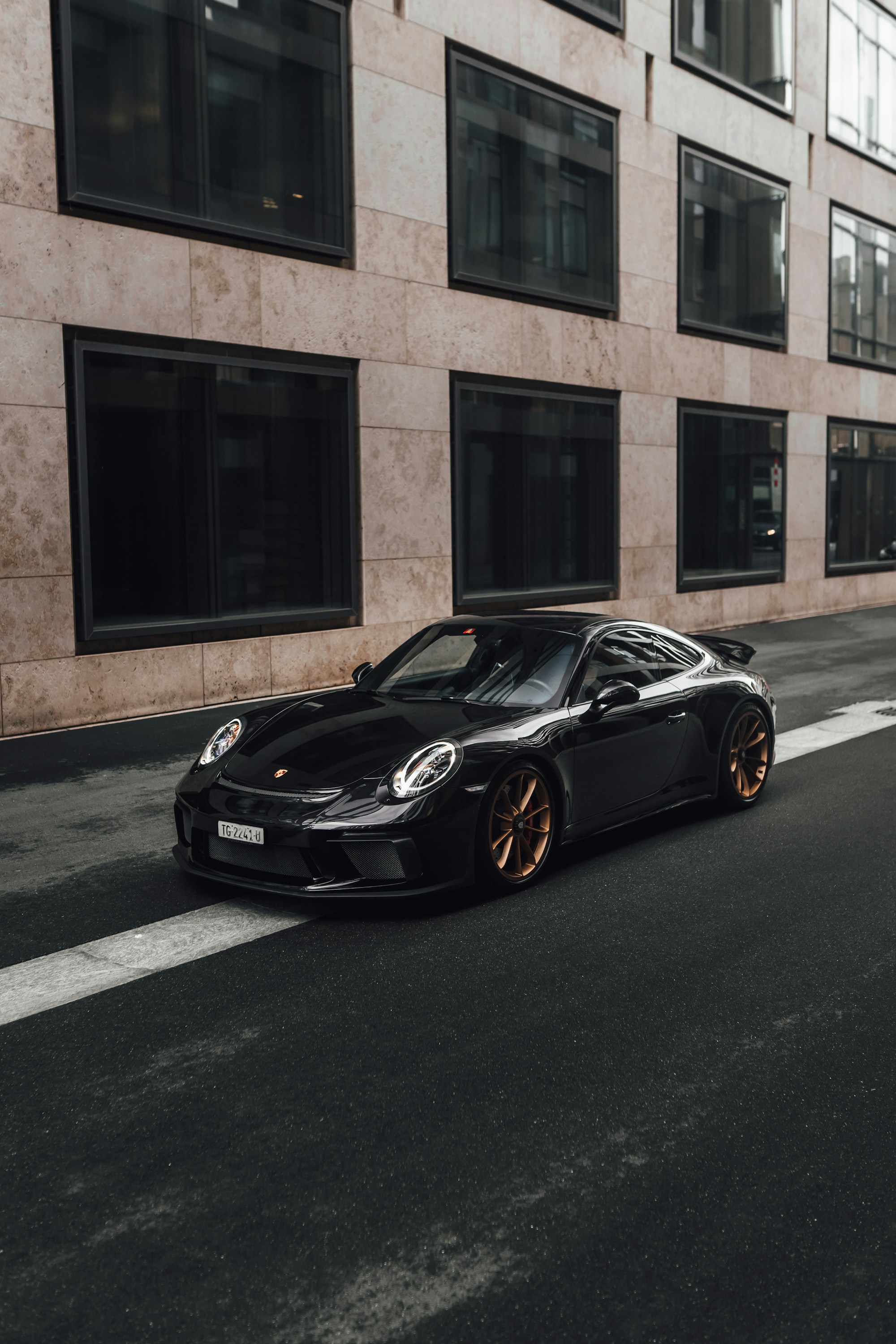 Black Porsche GT3 with bronze wheels